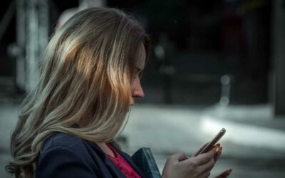 Někdo ukradl ženě z kapsy telefon
