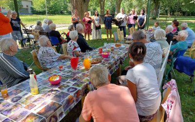 Závěr prázdnin si v Sociální službě Podhorská v Rýmařově zpříjemnili zahradní slavností