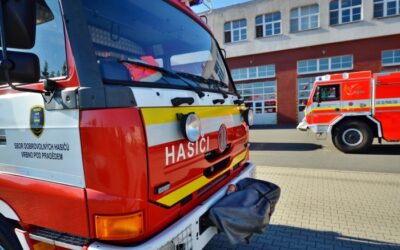 Na pomoc do Hřenska vyjeli s profesionálními hasiči i dobrovolní hasiči z Vrbna