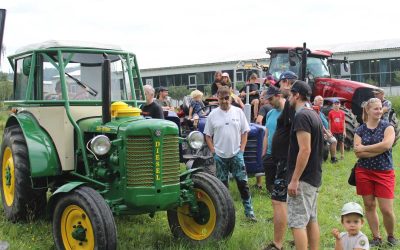 V Zátoru hřměly motory traktorů