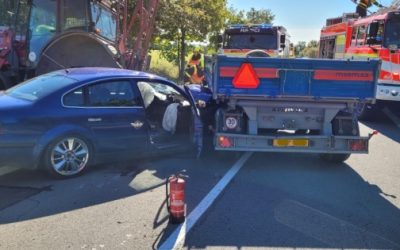Ve Starém Městě na Bruntálsku se srazilo auto s traktorem