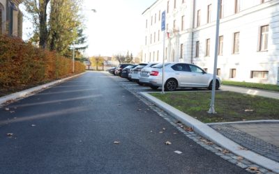 Krnov: Na Husově náměstí je více parkovacích míst