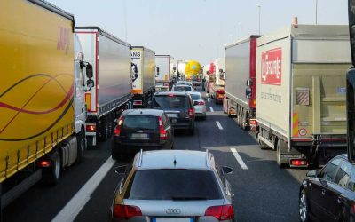 Čeští řidiči nedodržují při jízdě bezpečnou vzdálenost, na vybraných dálnicích jim má pomoci nové značení