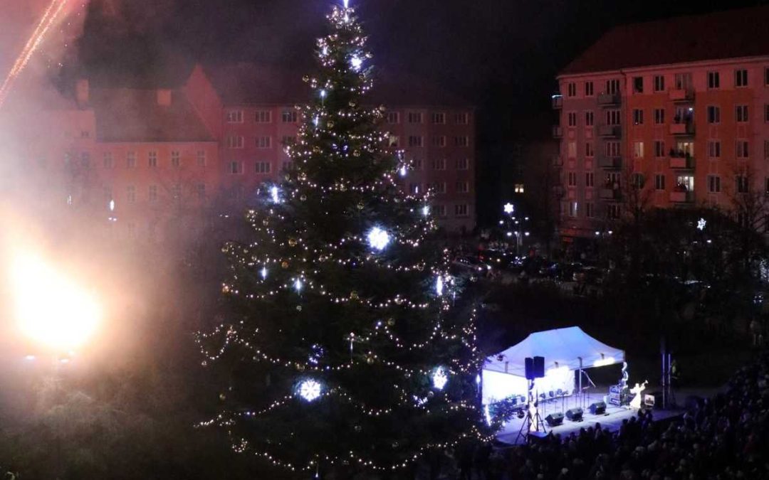 První adventní neděle patřila rozsvícení vánočního stromu na Hlavním náměstí v Krnově