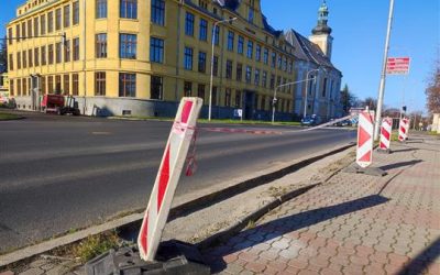 Bruntál: Město přistoupilo k výměně zábradlí na křižovatce u gymnázia