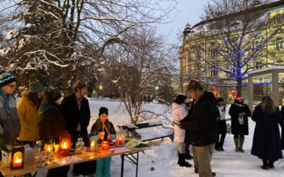 Skauti předávali Betlémské světlo na krnovském náměstí