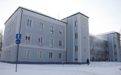 Krnov: Bytový dům má novou fasádu
