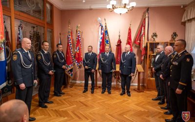 Desítky hasičů převzaly v prostorách Hasičského muzea medaili za svou službu