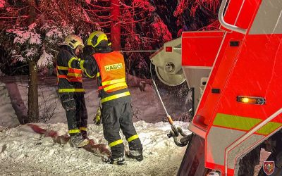 Zimní počasí přineslo větší množství zásahů u popadaných stromu, sníh komplikoval provoz