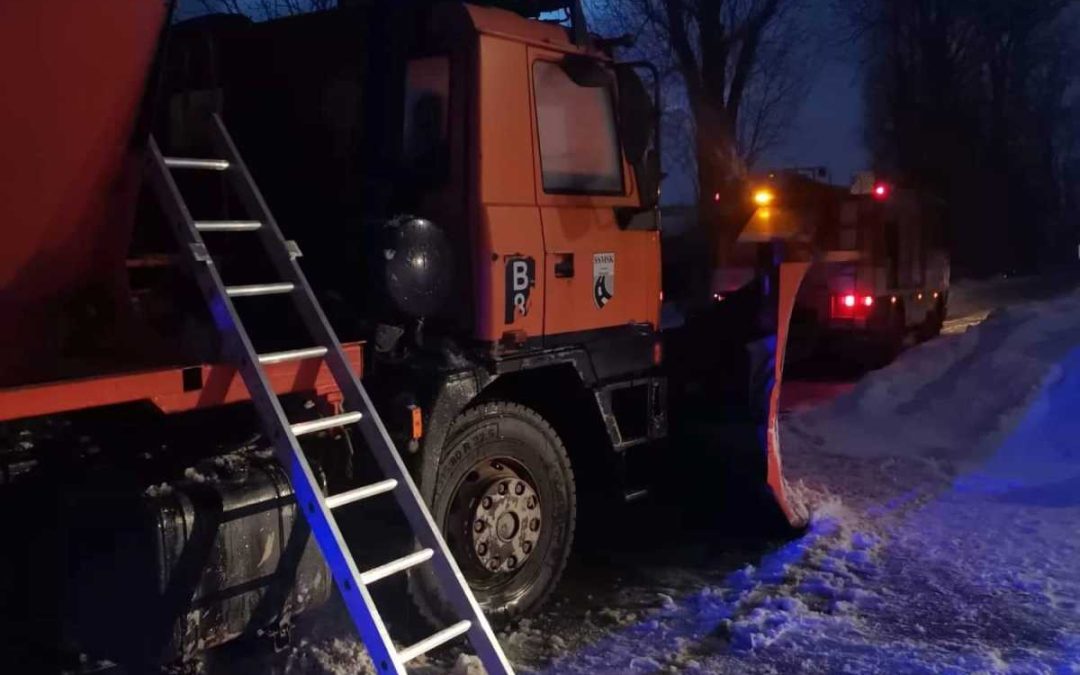 U Andělské Hory hořel silniční sypač