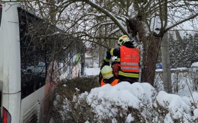 Moravskoslezský kraj: Sněhové závěje komplikují dopravu