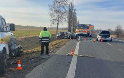 Čtyři zranění při střetu vozidel mezi Opavou a Krnovem