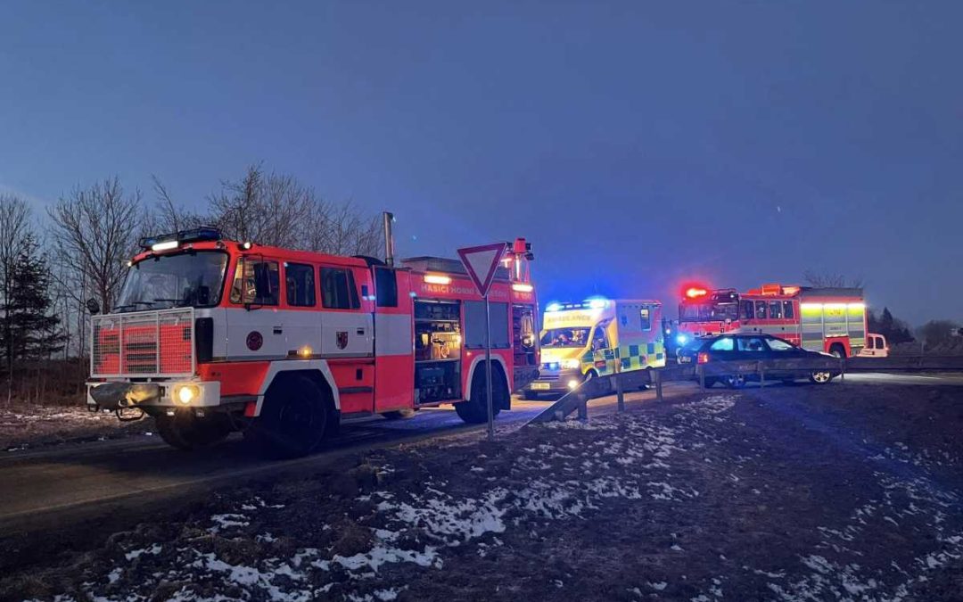 Bruntálsko: Dva zranění při střetu osobního vozidla s traktorem