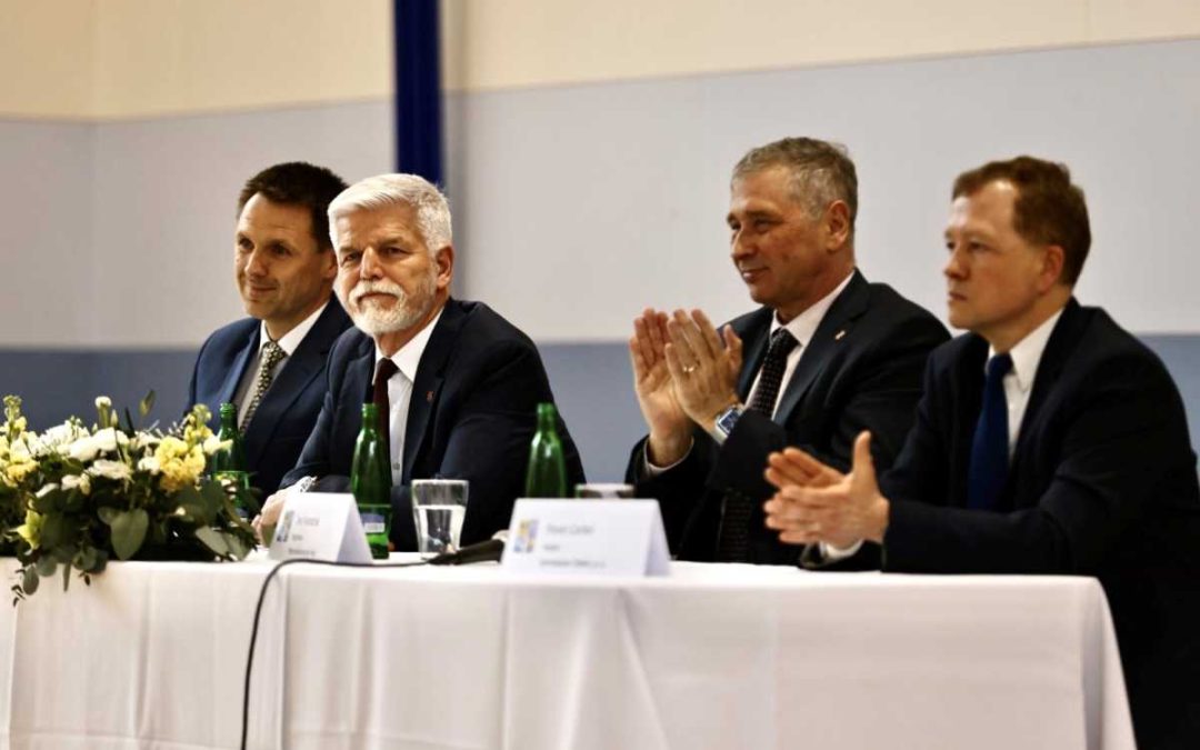 Prezident ČR Petr Pavel se setkal i se studenty dvou krajských gymnázií