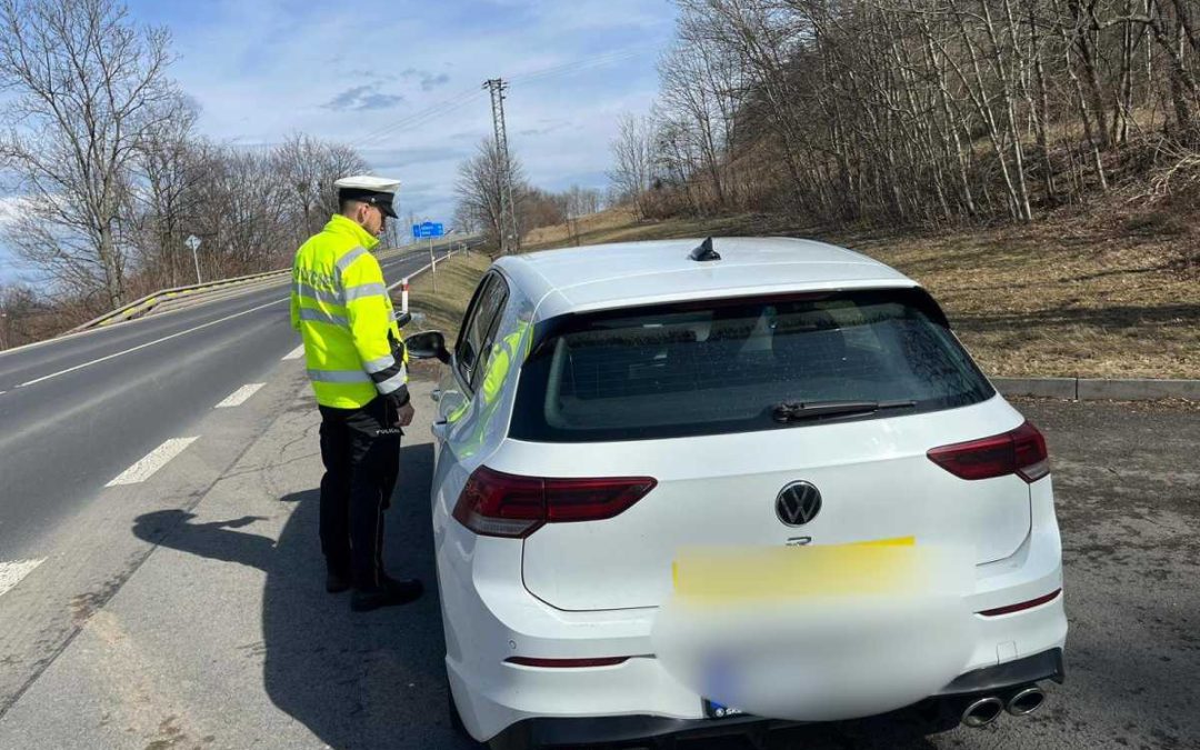 Policisté kontrolovali používání zádržných systémů a bezpečnostních pásů