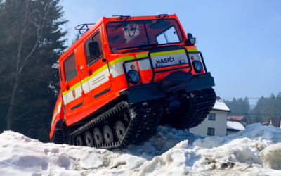 Hasiči cvičili se speciálním pásovým vozidlem Hägglunds BV206, určeno je pro záchranu v těžkém terénu