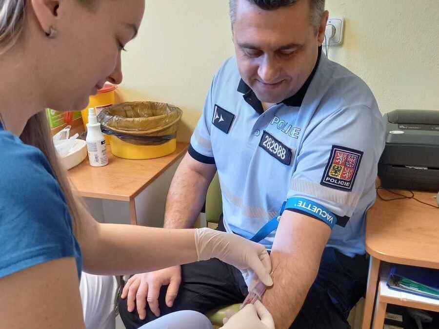 Transfuzní stanice apelují na dárce: Kritický nedostatek krve skupin s negativním faktorem