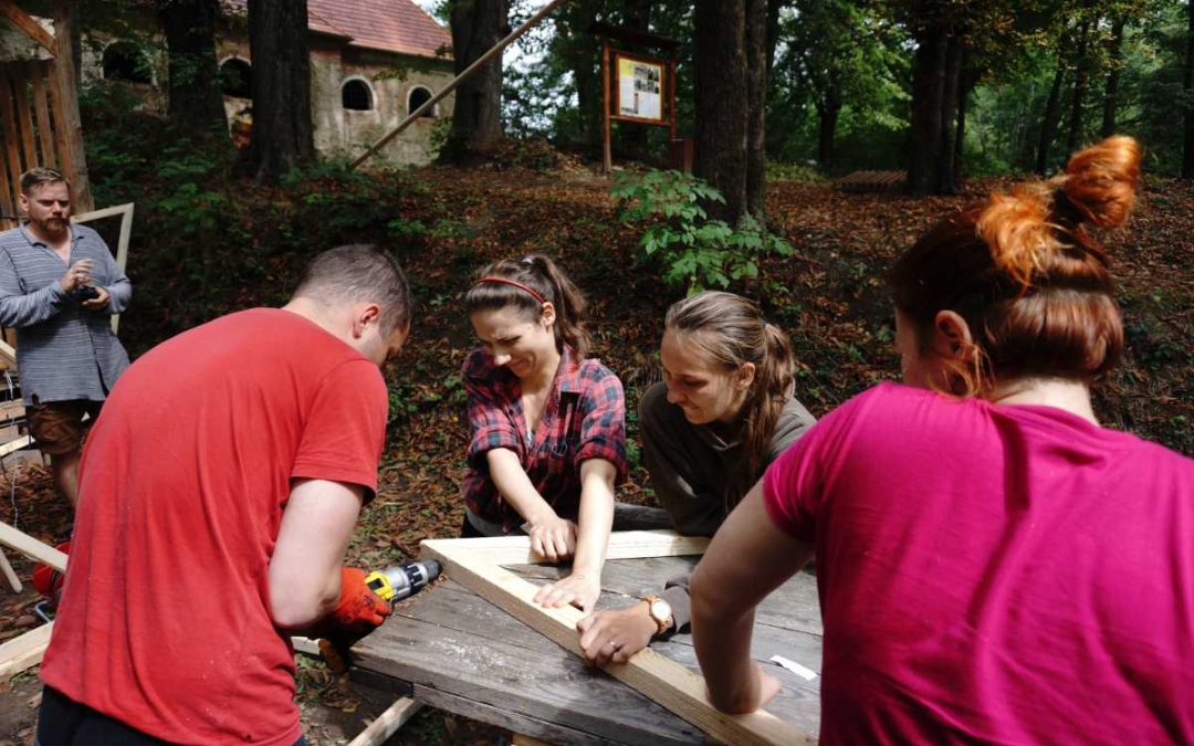 Studenti architektury obnoví zaniklý hřbitov