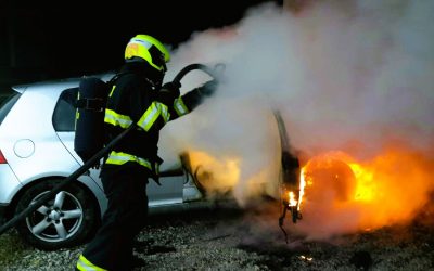 Hasiči radí: Pořiďte si hasicí přístroj do auta, při požáru sníží škody