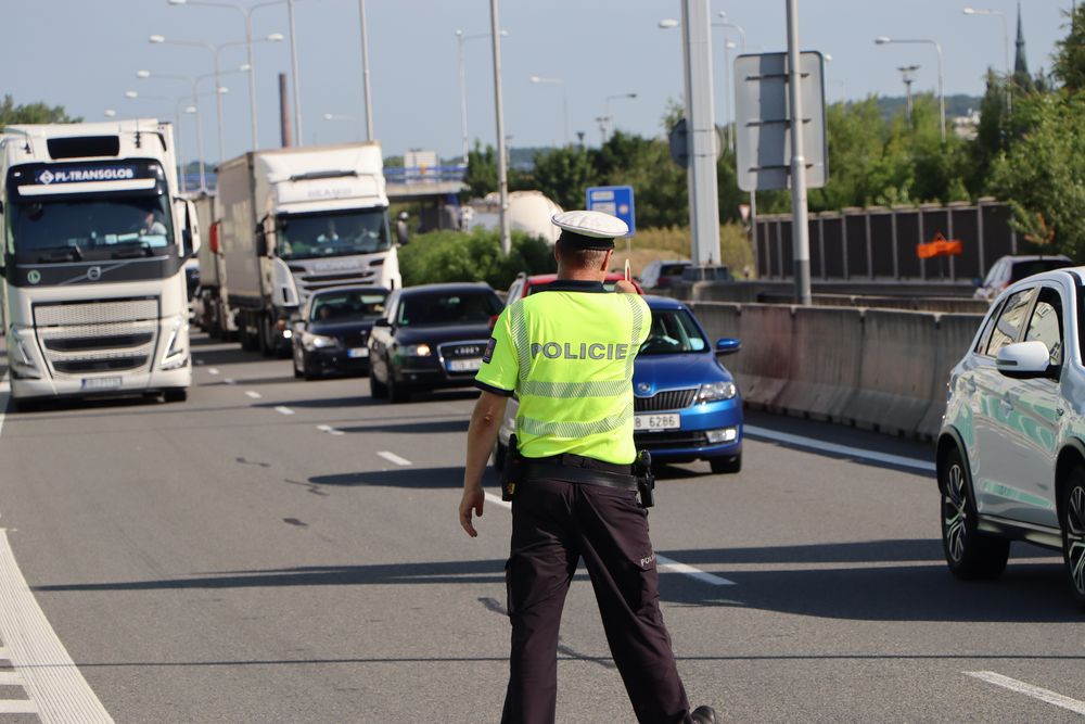 Řidičák od 17 let, přehlednější bodový systém schválila Sněmovna