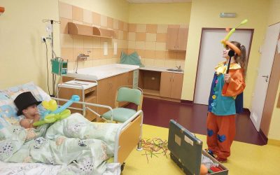 Klaunka z Balónkova vykouzlila úsměv na tváři pacientů krnovské nemocnice