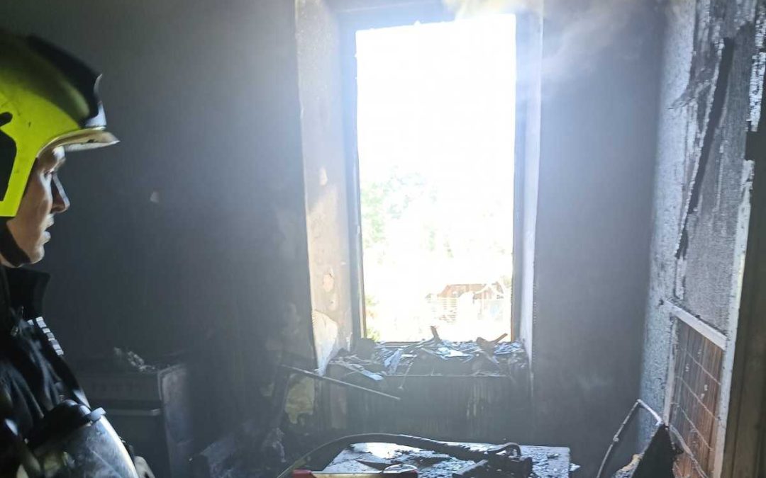 Albrechticko: V Hynčicích hořel byt, evakuovali dva lidi
