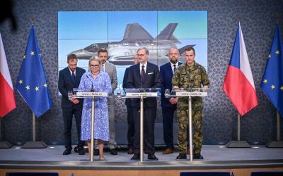 Vláda schválila návrh státního rozpočtu na příští rok a rozhodla o nákupu nadzvukových letounů F-35 pro českou armádu