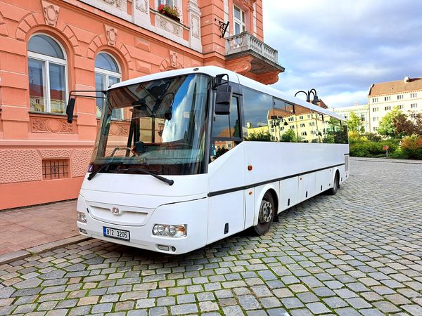 Krnov koupil za půl milionu autobus pro ukrajinské město Nadvirna