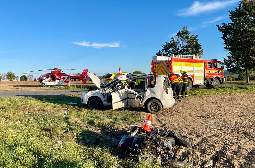 Opavsko: Při nehodě motocyklu a osobního vozu zemřeli oba řidiči