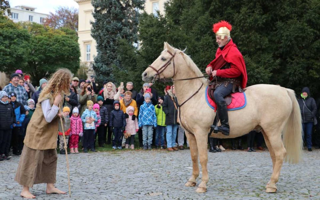 Krnov: Ve farním kostele se konala Svatomartinská pouť, kterou završil příjezd sv. Martina.