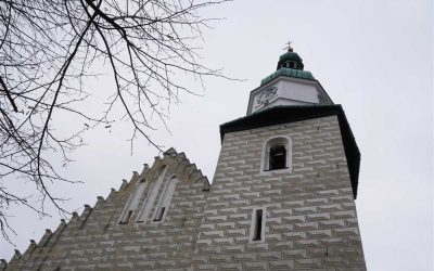 Bruntál: Věži kostela už chybí jenom zábradlí