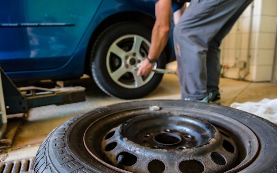 Řidiči by podle zákona měli mít od 1. listopadu na vozidlech zimní pneumatiky