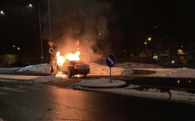 V Krnově hořelo osobní auto, předběžná škoda byla vyčíslena na 170 tisíc korun