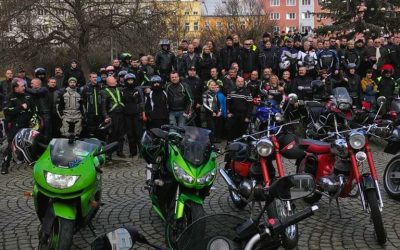 Motorkáři se potkávají každý rok v Krnově na Vánoční vyjížďce
