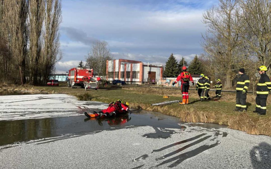 Hasiči radí: Na led jen s největší opatrností, děti nenechávejte bez dozoru