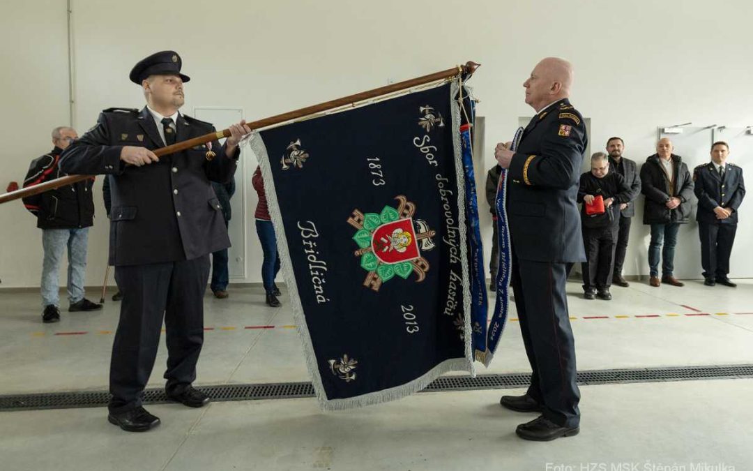 Dobrovolní hasiči z Břidličné se radují z nové hasičárny