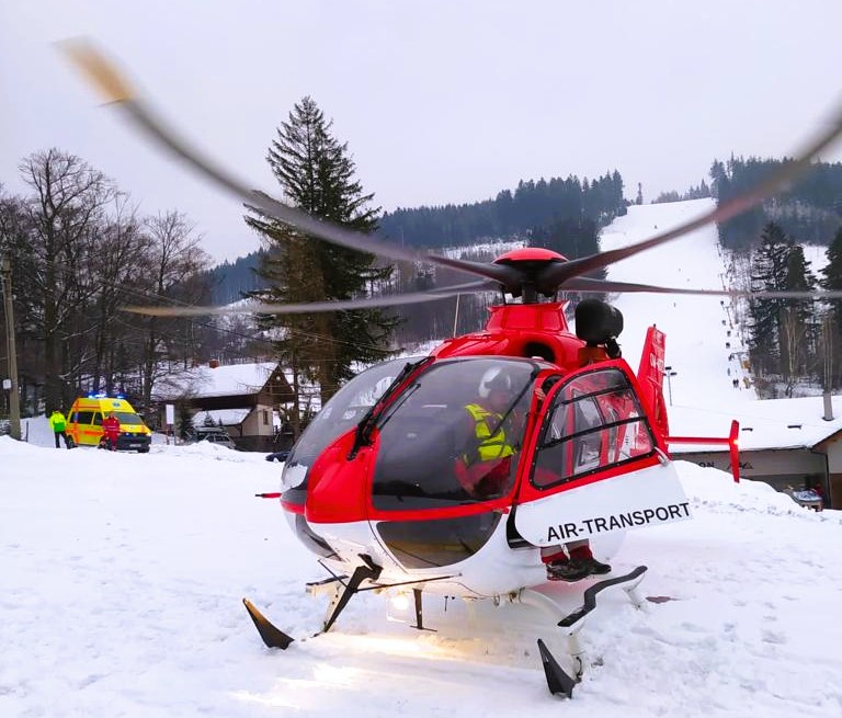 Letečtí záchranáři zasahovali u dospívajících lyžařů