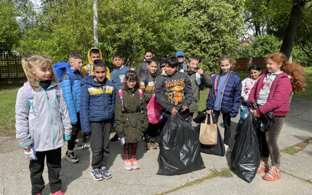 Žáci základní školy uklízeli přírodu na Osoblažsku