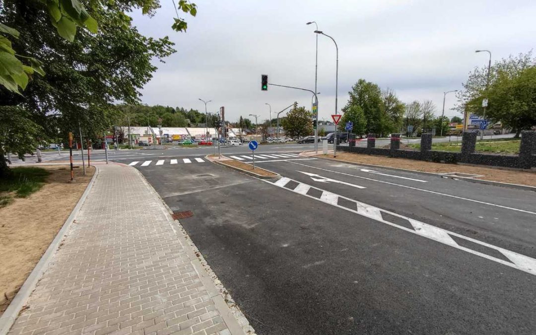 Bruntál: Po celkové opravě byla otevřená ulice Dolní a přilehlé parkoviště