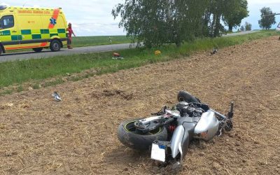 Opavsko: Motorkář vjel do pole, nehodu nepřežil