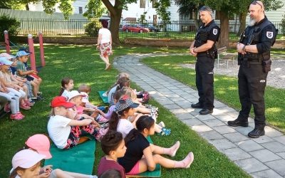 Preventisté z řad strážníků městské policie Krnov navštívili mateřskou školu v Mikulášské ulici