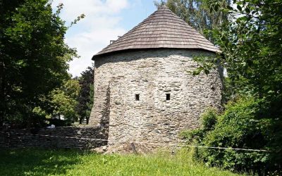 Mimořádný objev: Archeologové našli u bašty v Bruntále pozůstatky hradeb