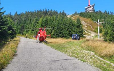 Letečtí záchranáři zasahovali u zraněné cyklistky pod Lysou horou