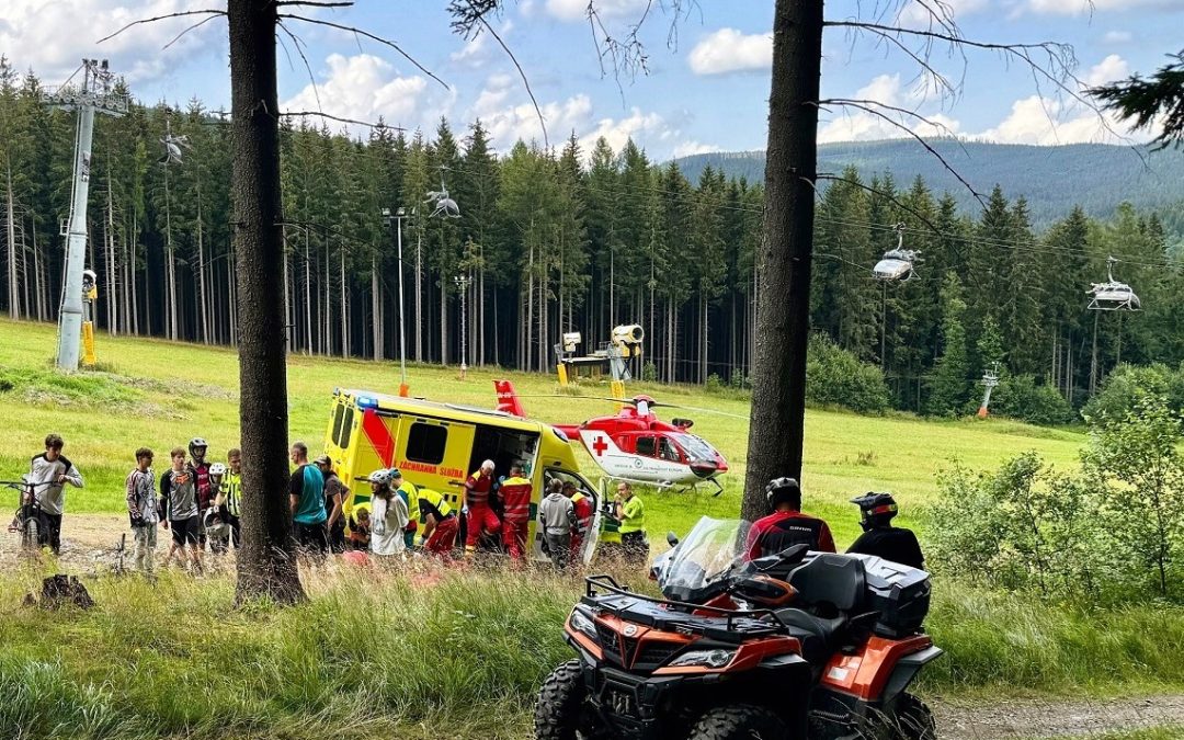 Moravskoslezští záchranáři opakovaně zasahují u cyklistů zraněných na trailech v Malé Morávce