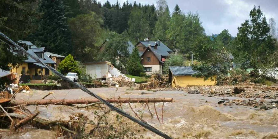 Části Moravskoslezského kraje opět čeká těžká noc, pokračují evakuace a záchrany osob