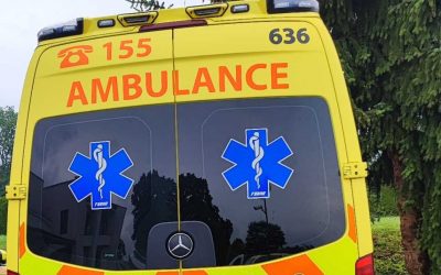 Krnov: Strážníci pomohli seniorovi, který se celé hodiny marně snažil dostat z vany