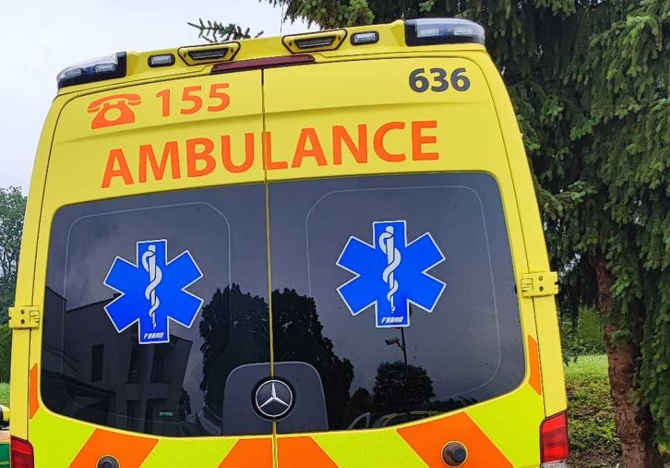 Krnov: Strážníci pomohli seniorovi, který se celé hodiny marně snažil dostat z vany