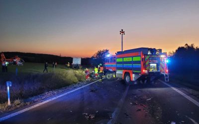 U Horního Benešova na Bruntálsku se auto střetlo s kamionem, řidič srážku nepřežil