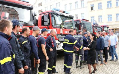 Krnov dnes opustily poslední jednotky Armády České republiky a Hasičského záchranného sboru České republiky