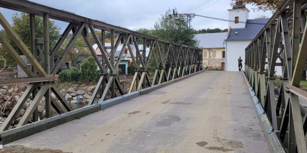 Provizorní mosty Ministerstva dopravy již začínají pomáhat v místech zasažených povodněmi